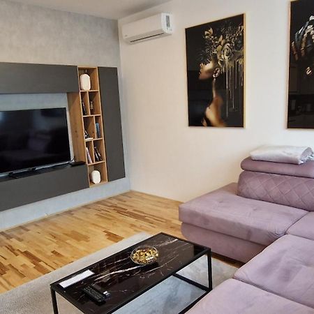 Apartman Plum - Self Check In, Free Parking 오시예크 외부 사진